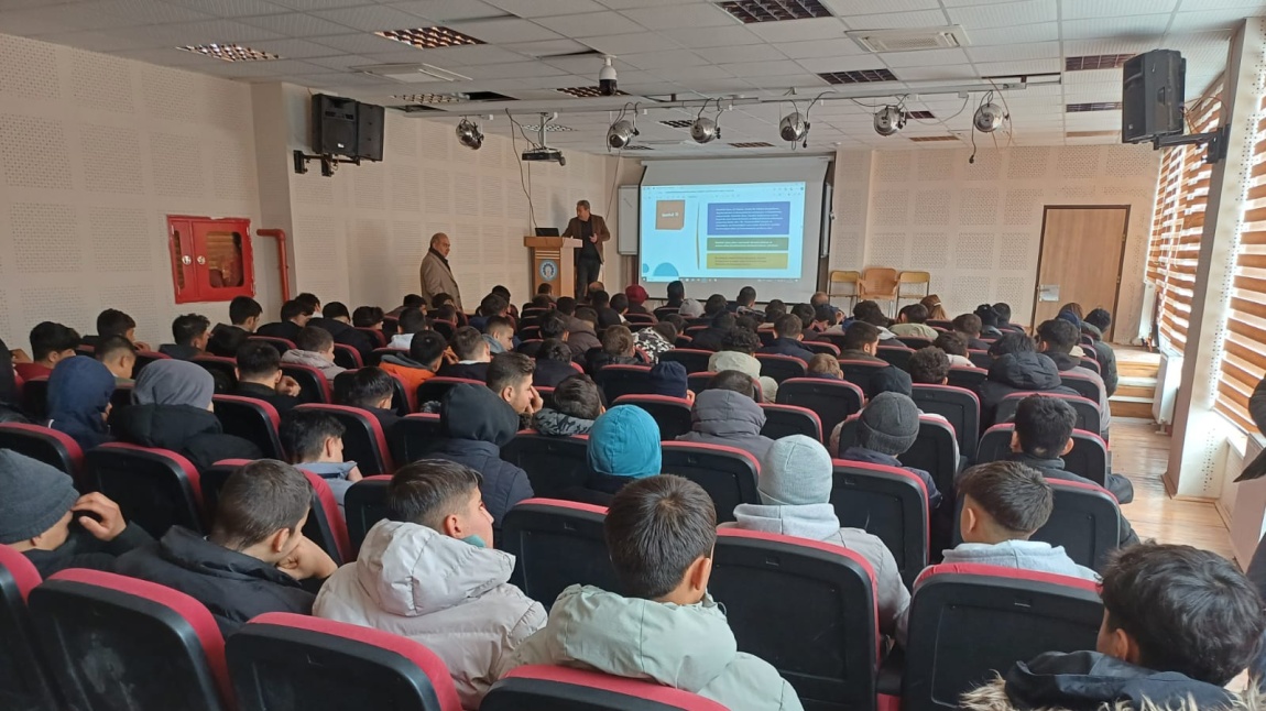 Okulumuz öğrecilerine mebi platformu hakkında tanıtım semineri yapıldı.