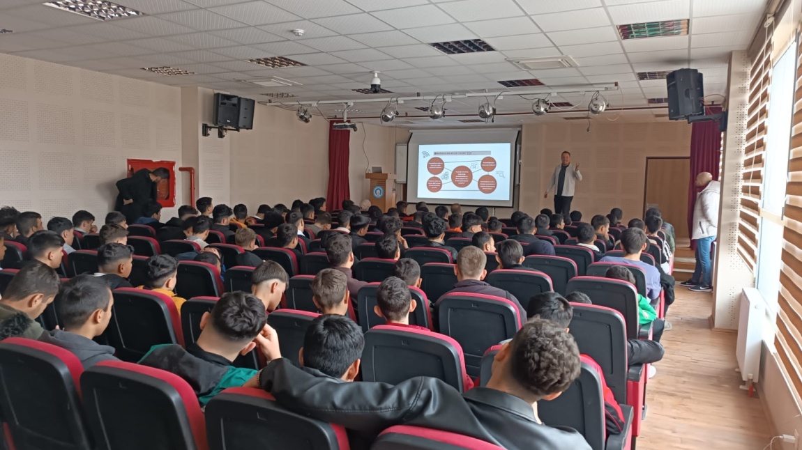 Bilinçli Teknoloji Kullanımı Öğrenci Semineri